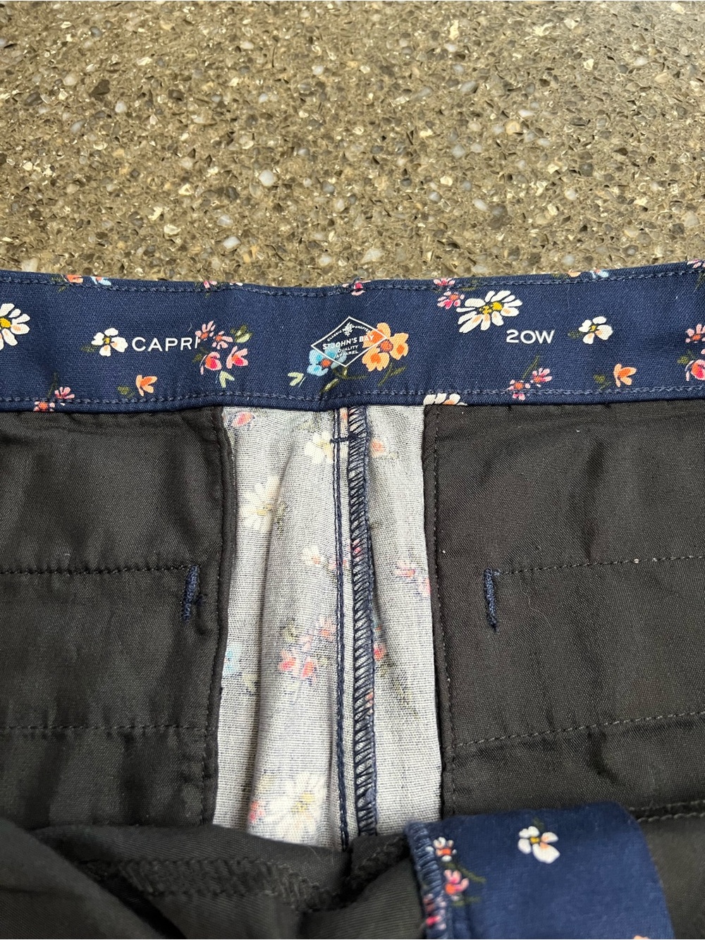 St. John's Bay Navy Floral Plus Size Capri Size 20W Summer Spring Beach Coastal - Picture 7 of 11